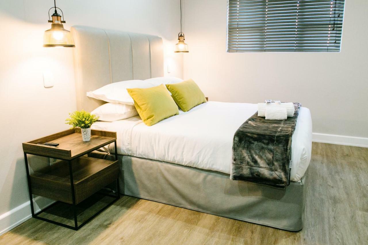 30 On Whites Guesthouse Bloemfontein Esterno foto