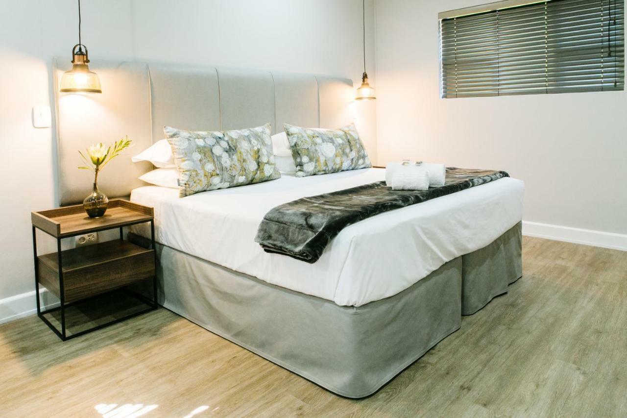 30 On Whites Guesthouse Bloemfontein Esterno foto