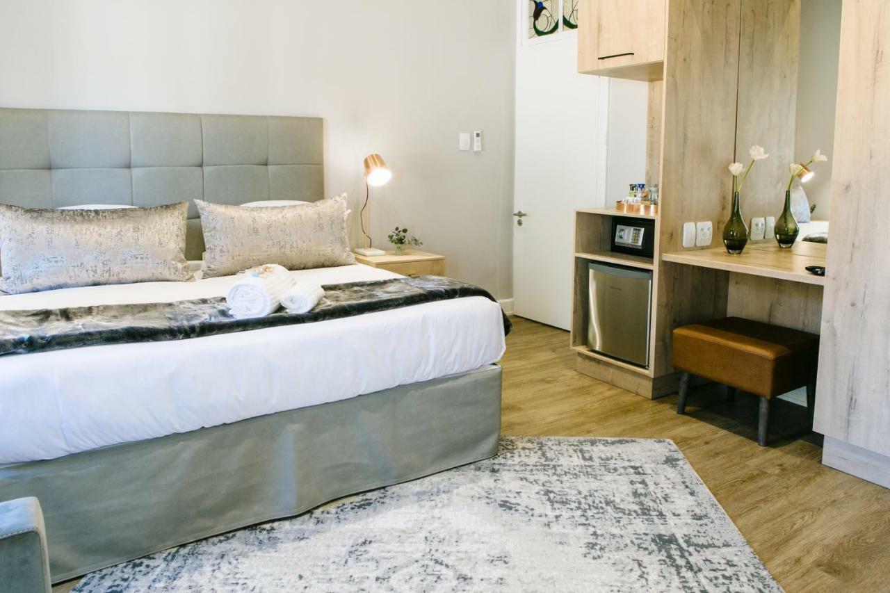 30 On Whites Guesthouse Bloemfontein Esterno foto
